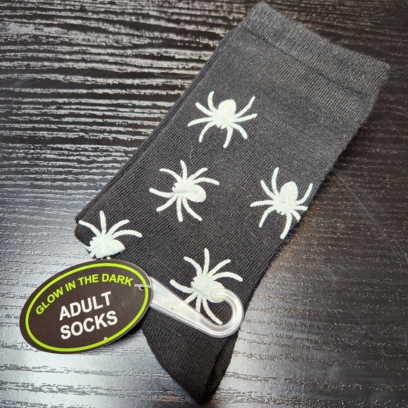 Glow in the Dark Spider Halloween Socks - Picture 1 of 3